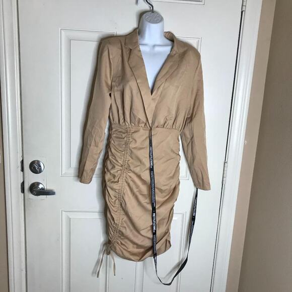 PrettyLittleThing Women's Ruched Deep Plunge Blazer Dress Beige NEW ~ Size 4 - Picture 1 of 9